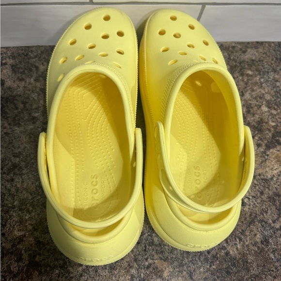 Bright Lemon Yellow Platform Crocs women’s 10/ men’s 8 - Picture 12 of 13